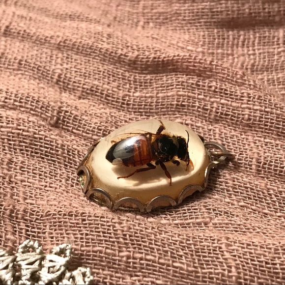 Vintage Honey Bee Silver-tone Pendant C2307 - Picture 2 of 2